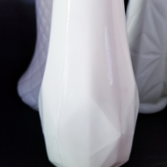 2 Milk Glass Tall Vases VTG Vintage Mid Century - Picture 3 of 8